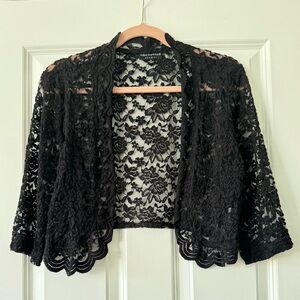 CONNECTED APPAREL Women’s Black Lace Shrug. Size M.